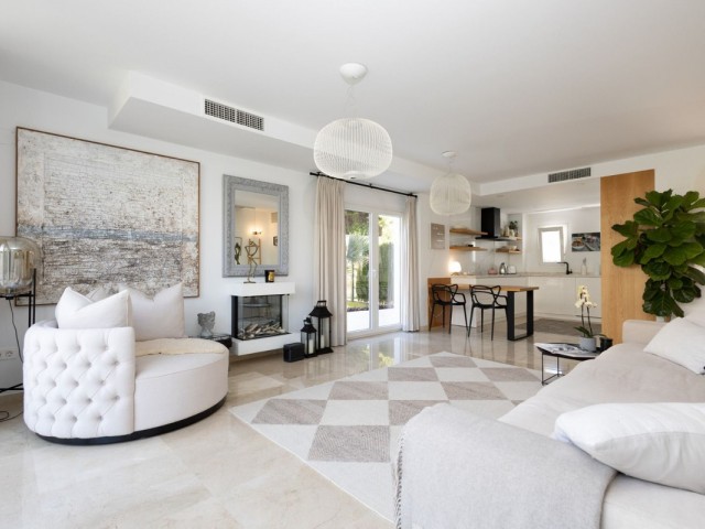 4 Bedrooms Townhouse in Calahonda