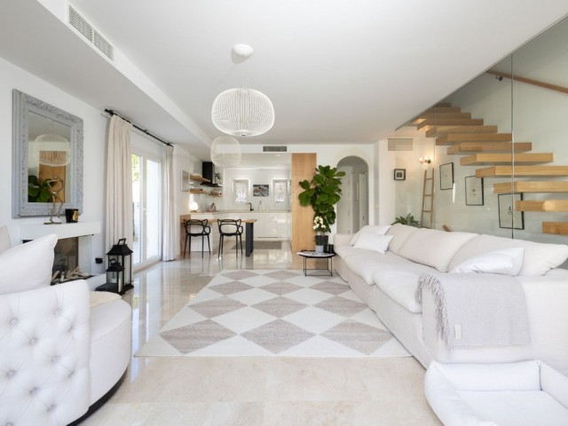 4 Bedrooms Townhouse in Calahonda