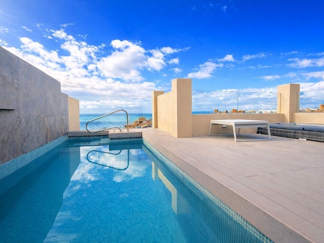 4 Bedrooms Apartment in Estepona