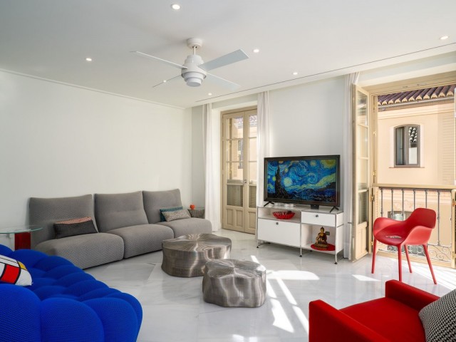 Apartamento con 4 Dormitorios  en Málaga Centro