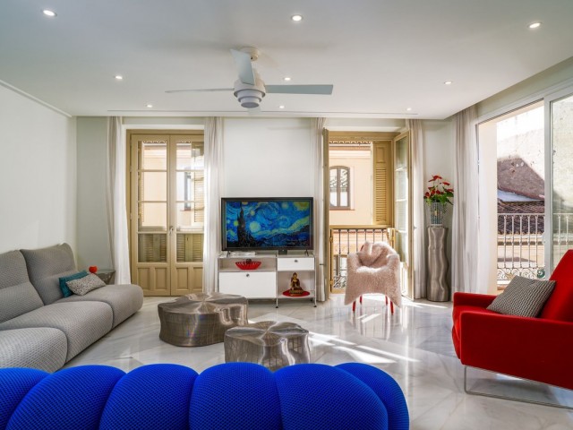 Apartamento con 4 Dormitorios  en Málaga Centro