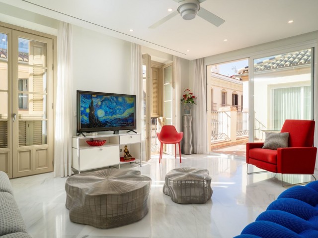 Apartamento con 4 Dormitorios  en Málaga Centro