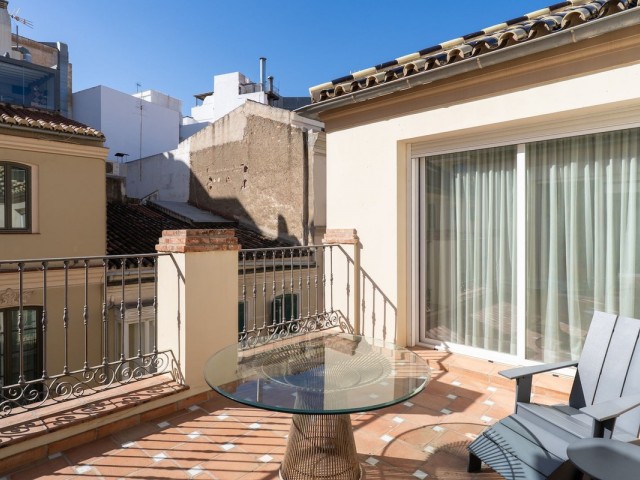 Apartamento con 4 Dormitorios  en Málaga Centro