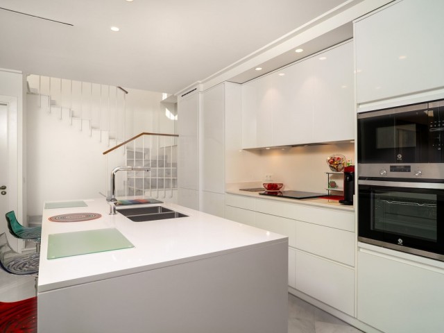 Apartamento con 4 Dormitorios  en Málaga Centro