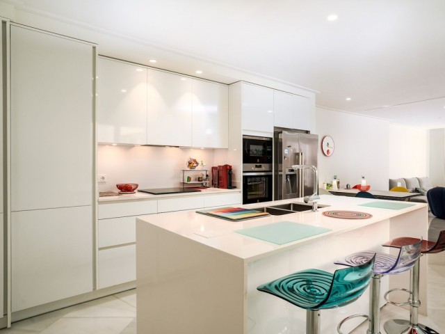 Apartamento con 4 Dormitorios  en Málaga Centro