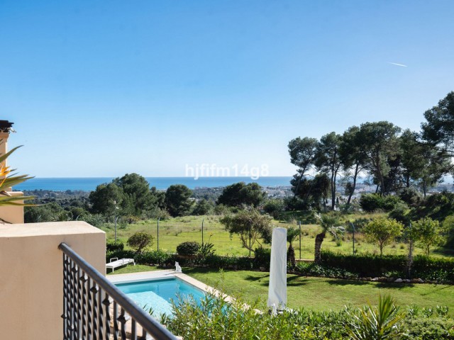 3 Bedrooms Apartment in Nueva Andalucía