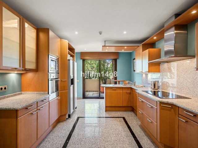 3 Bedrooms Apartment in Nueva Andalucía