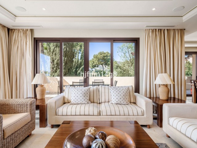 3 Bedrooms Apartment in Nueva Andalucía