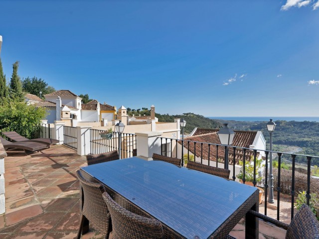 3 Bedrooms Townhouse in Benahavís