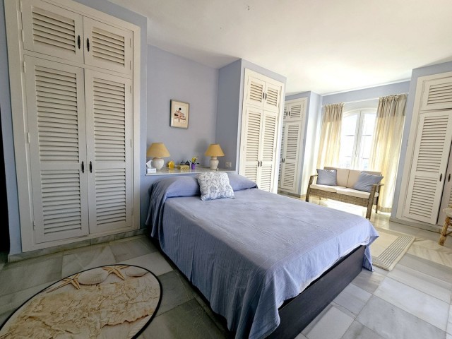 5 Bedrooms Villa in Benahavís