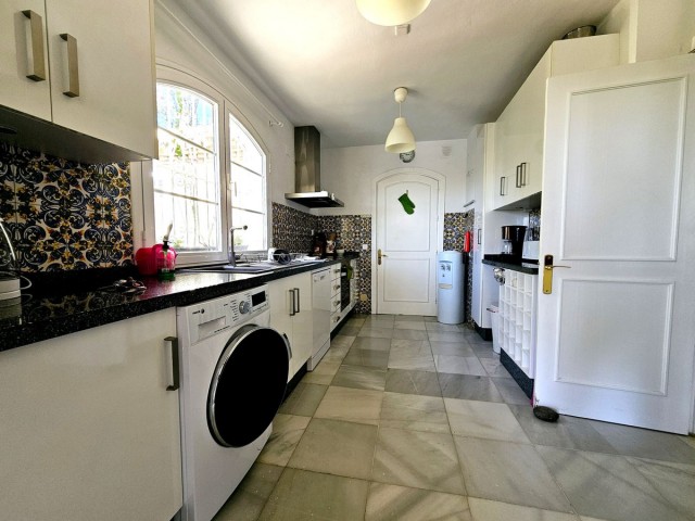 5 Bedrooms Villa in Benahavís