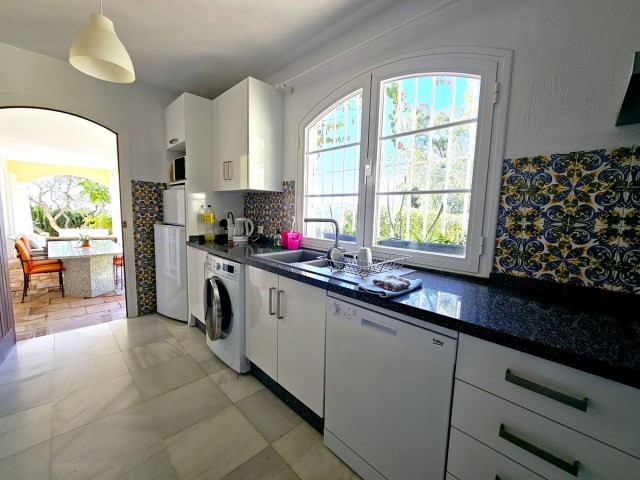 5 Bedrooms Villa in Benahavís