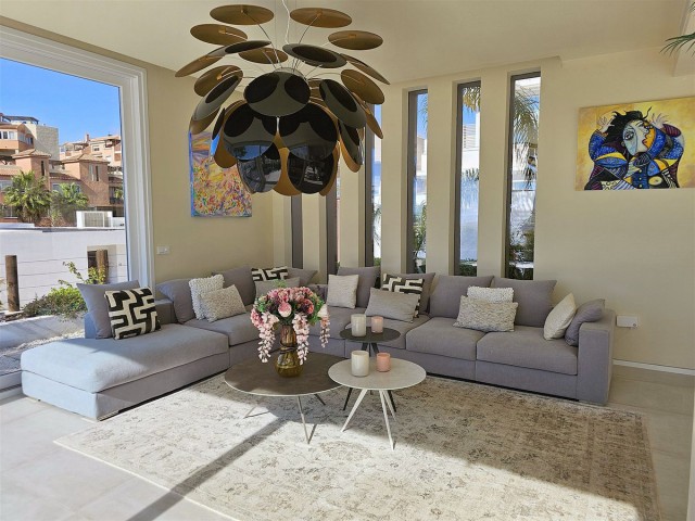 Villa avec 5 Chambres  à Riviera del Sol