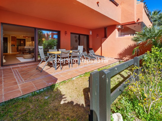 2 Bedrooms Apartment in Estepona