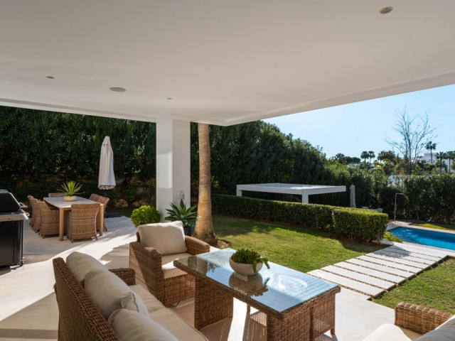 6 Bedrooms Villa in Nueva Andalucía