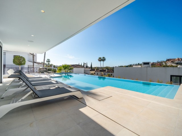 5 Bedrooms Villa in Marbella
