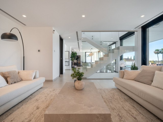 5 Bedrooms Villa in Marbella