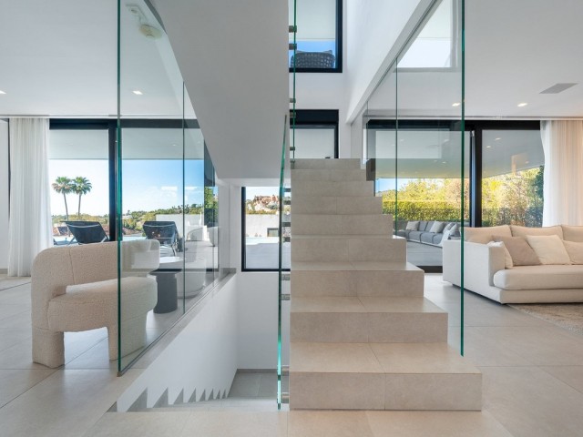 5 Bedrooms Villa in Marbella