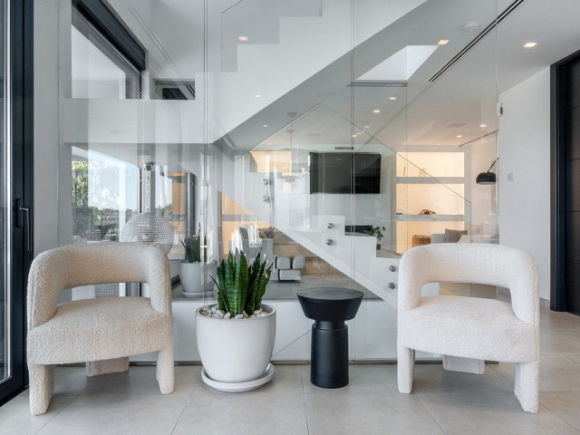 5 Bedrooms Villa in Marbella