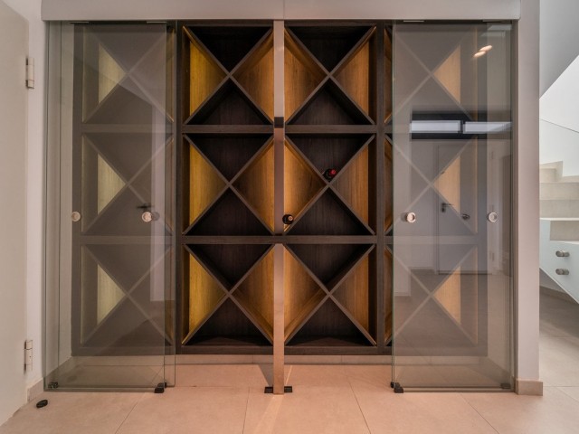 5 Bedrooms Villa in Marbella