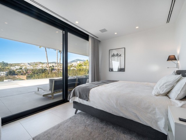 5 Bedrooms Villa in Marbella