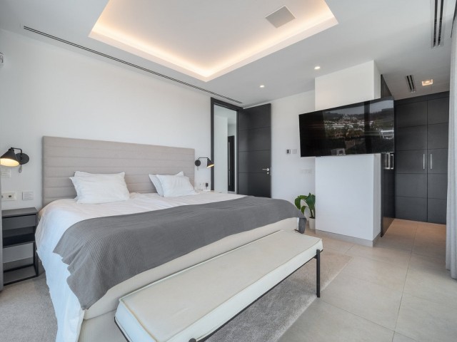 5 Bedrooms Villa in Marbella