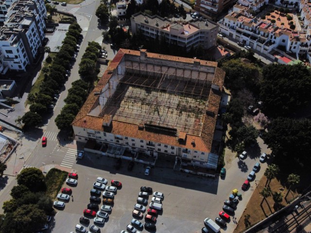 Commercieel, La Colina