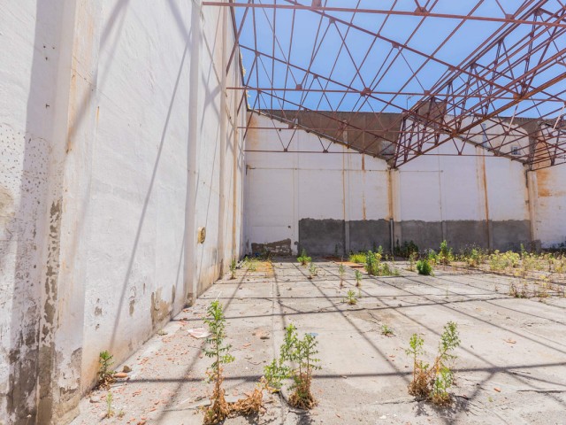 Liikekiinteistö La Colina