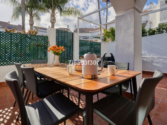 4 Bedrooms Townhouse in San Pedro de Alcántara