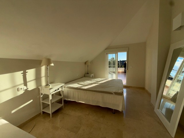 Appartement avec 4 Chambres  à Nueva Andalucía