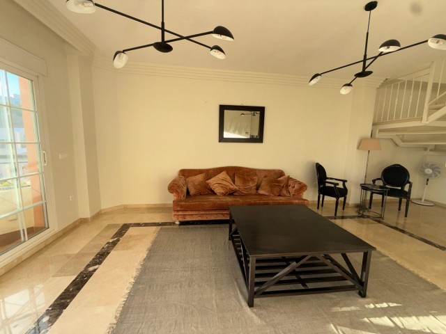 Appartement avec 4 Chambres  à Nueva Andalucía