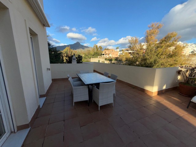 Appartement avec 4 Chambres  à Nueva Andalucía