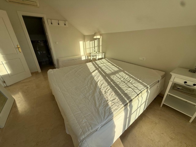 Appartement avec 4 Chambres  à Nueva Andalucía