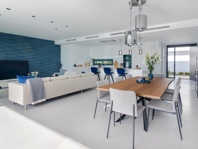 4 Bedrooms Villa in Calahonda