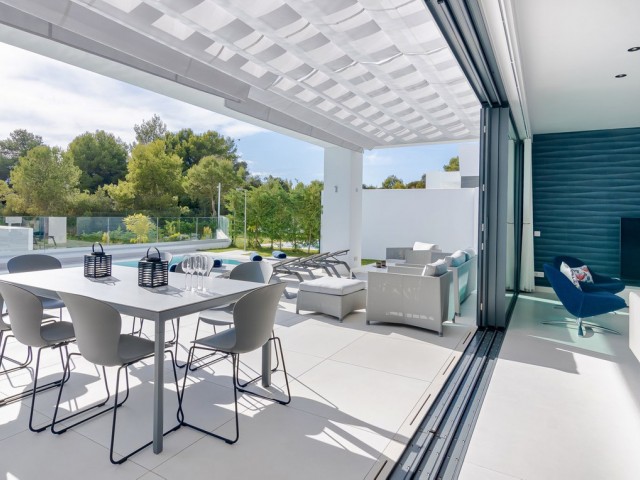 4 Bedrooms Villa in Calahonda