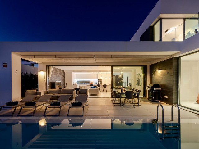 4 Bedrooms Villa in Calahonda