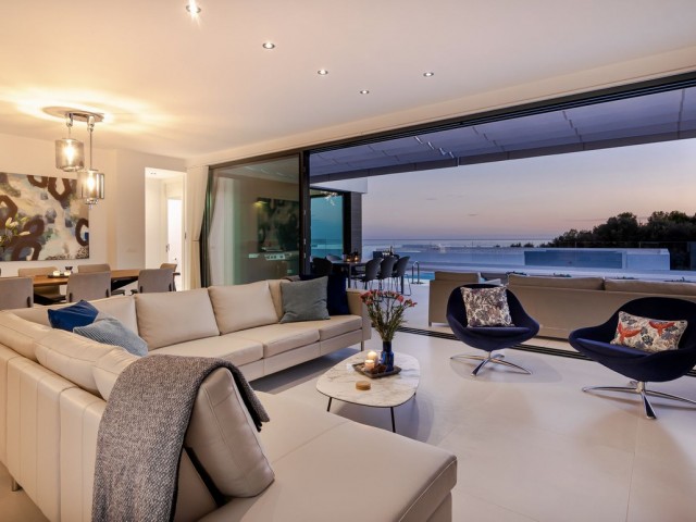 4 Bedrooms Villa in Calahonda