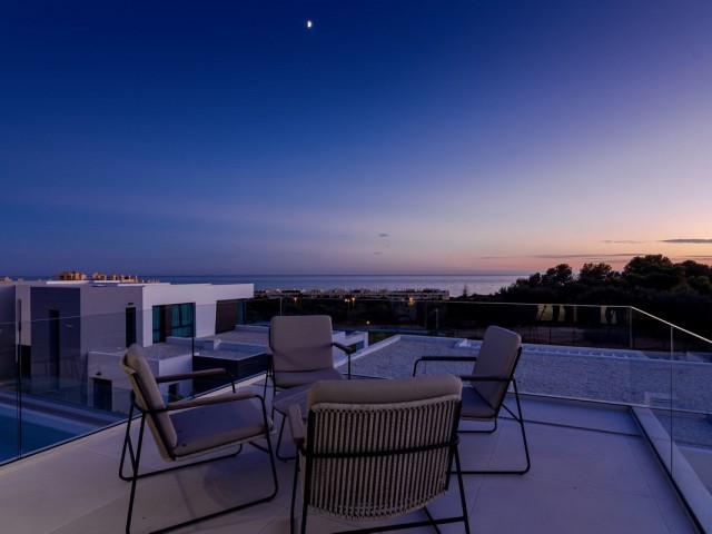 4 Bedrooms Villa in Calahonda