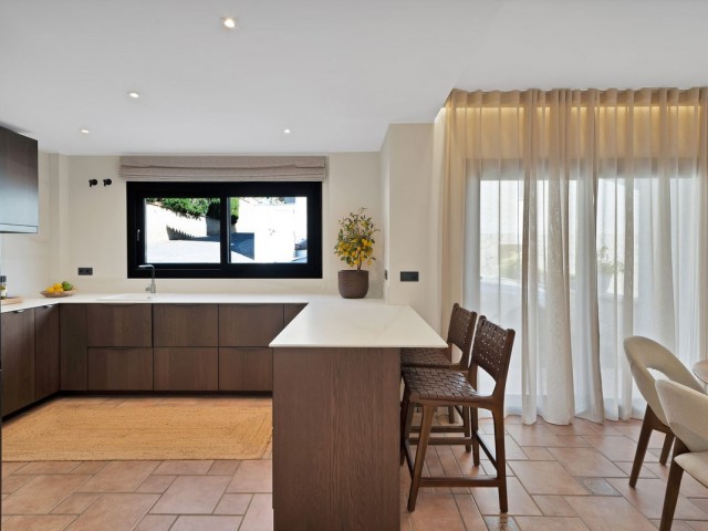 Villa con 3 Dormitorios  en Calahonda