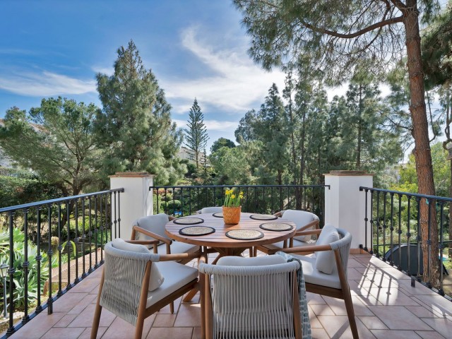 Villa con 3 Dormitorios  en Calahonda