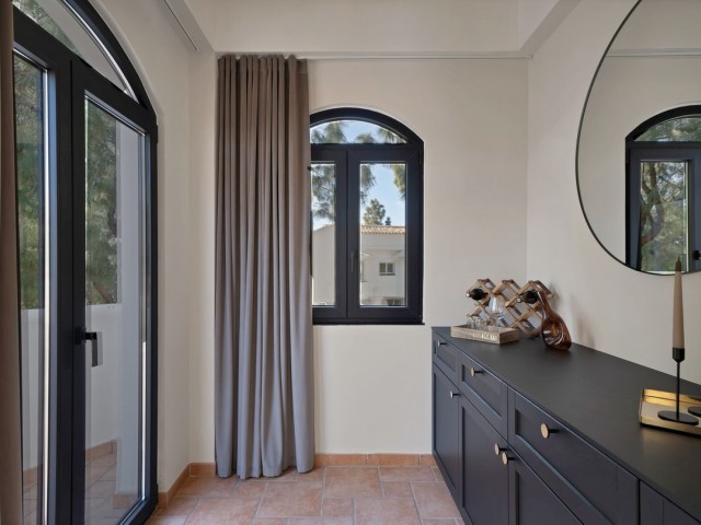 Villa con 3 Dormitorios  en Calahonda