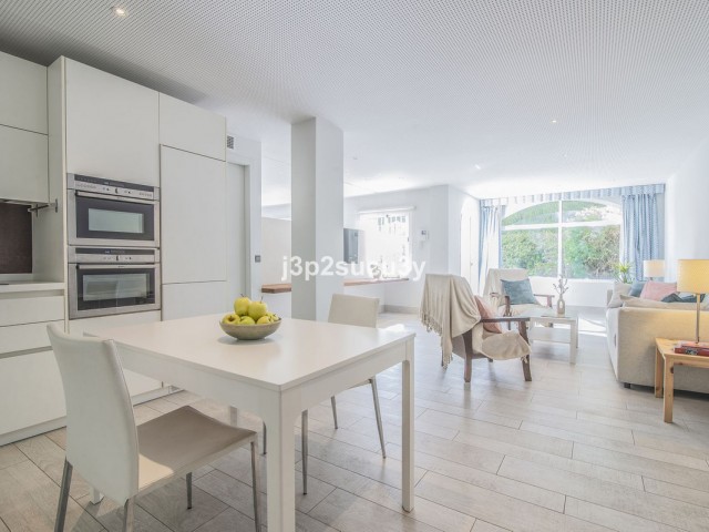 Appartement avec 3 Chambres  à Guadalmina Baja