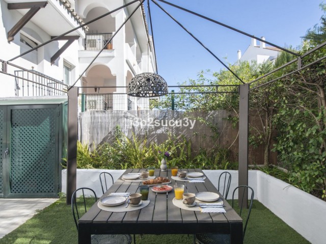 Appartement avec 3 Chambres  à Guadalmina Baja