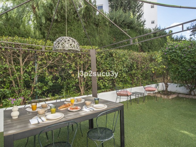 Appartement avec 3 Chambres  à Guadalmina Baja