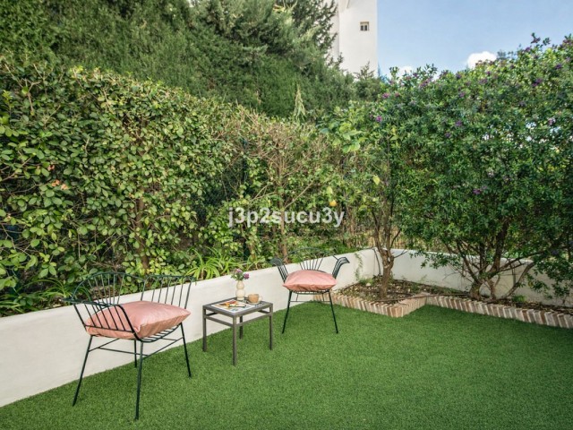 Appartement avec 3 Chambres  à Guadalmina Baja