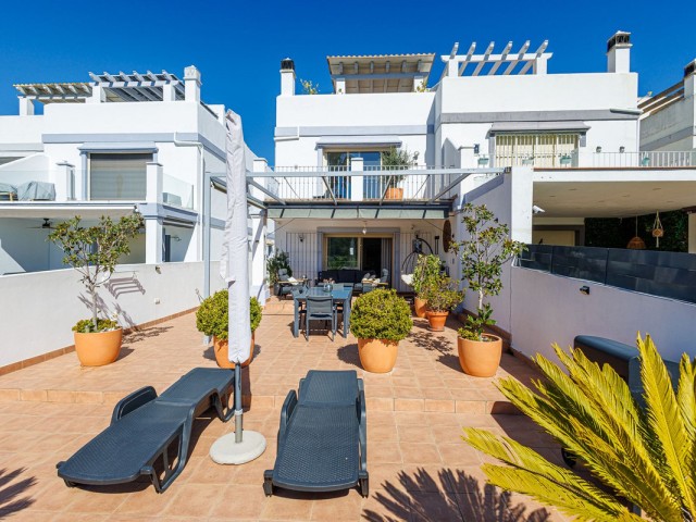 Maison mitoyenne avec 3 Chambres  à Estepona
