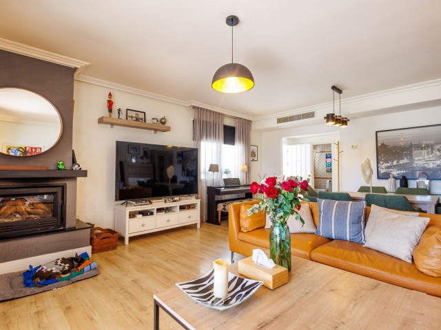 Maison mitoyenne avec 3 Chambres  à Estepona