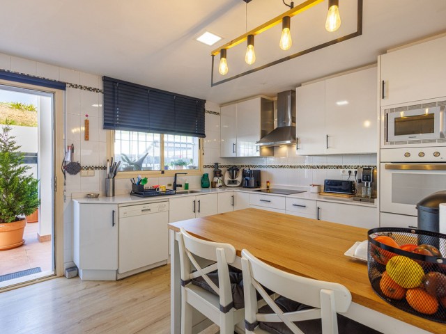 Maison mitoyenne avec 3 Chambres  à Estepona