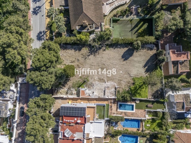  Plot in Nueva Andalucía