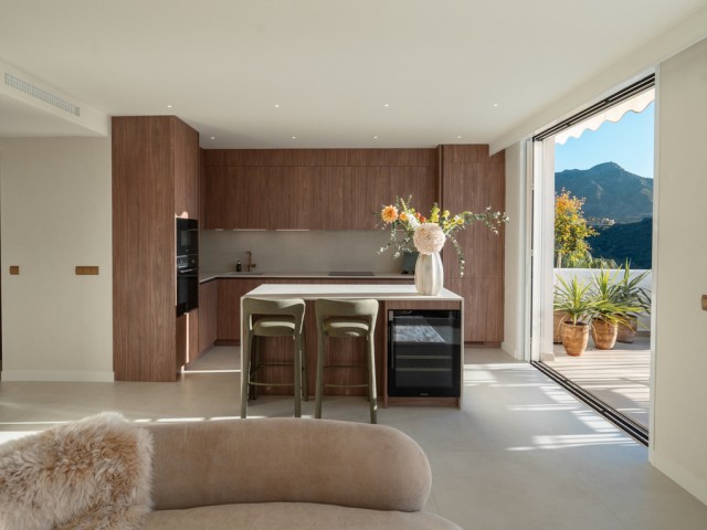 Apartamento con 3 Dormitorios  en Benahavís